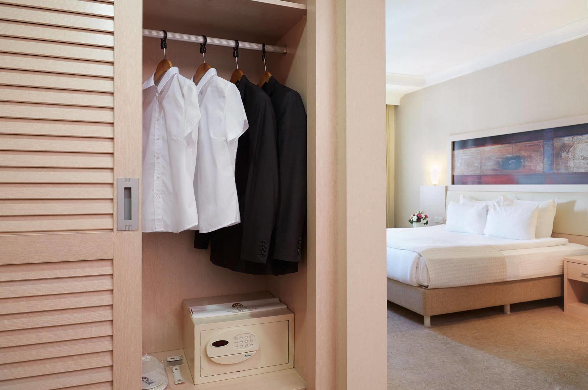Kordon Hotel Alsancak Измир Екстериор снимка
